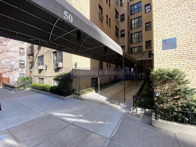 50 Overlook Terrace in New York, NY - Building Photo - Building Photo