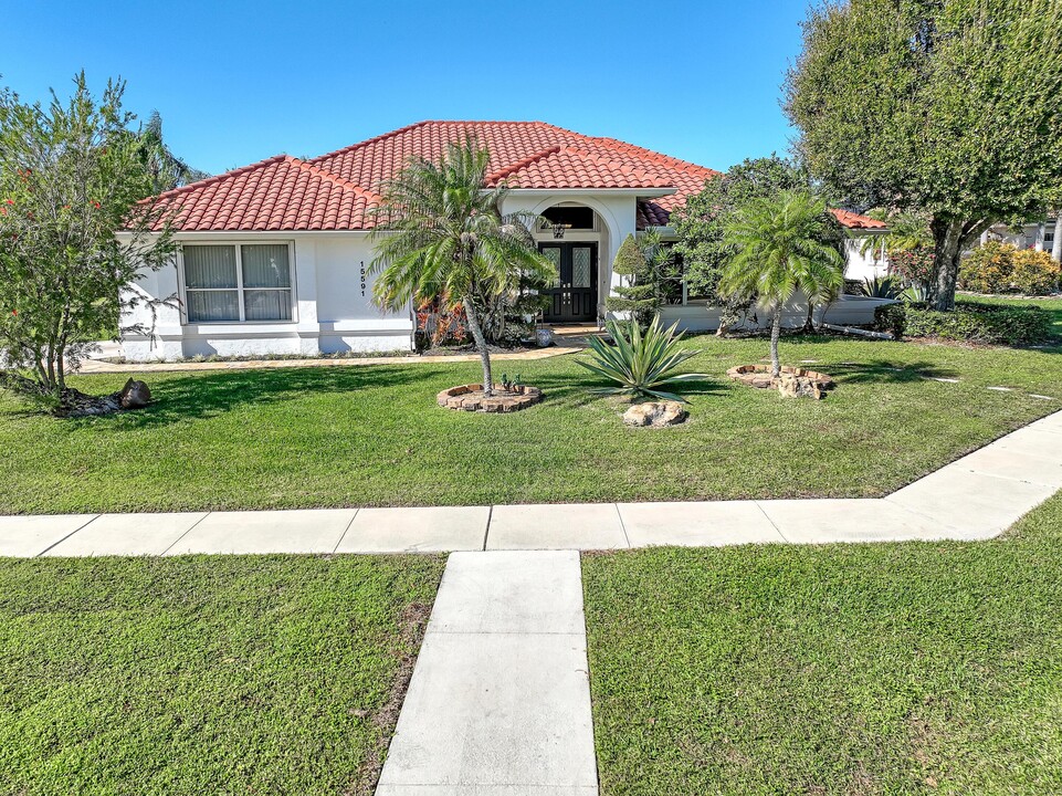 15591 Milan Ct in Wellington, FL - Building Photo