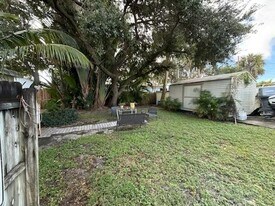 116 Mayfield Rd in Lantana, FL - Building Photo