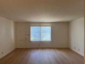 4935-4941 Whitsett Ave in Valley Village, CA - Building Photo - Building Photo