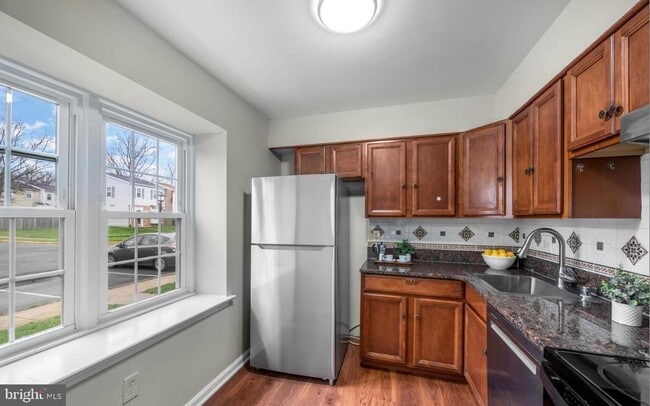 5822 Burke Manor Ct in Burke, VA - Building Photo - Building Photo