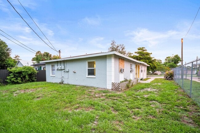 322 Louise Ave in Ft. Myers, FL - Building Photo - Building Photo