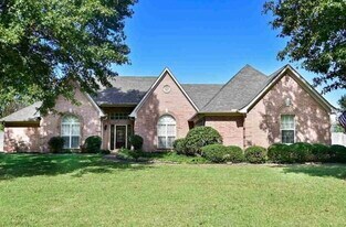 126 Cottonwood Dr in Collierville, TN - Building Photo