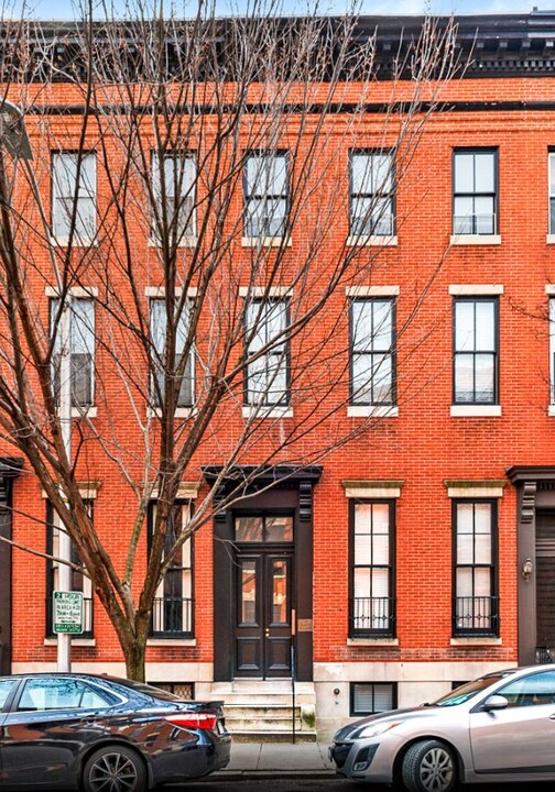 15 E Eager Street in Baltimore, MD - Building Photo