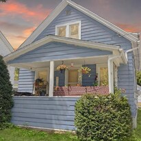 706 Webb St, Unit 2 in Jackson, MI - Building Photo