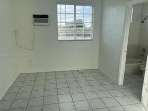 65 W 4th St in Hialeah, FL - Building Photo - Building Photo