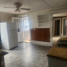 21 Lincoln St, Unit 2 in Spencer, MA - Foto de edificio - Building Photo