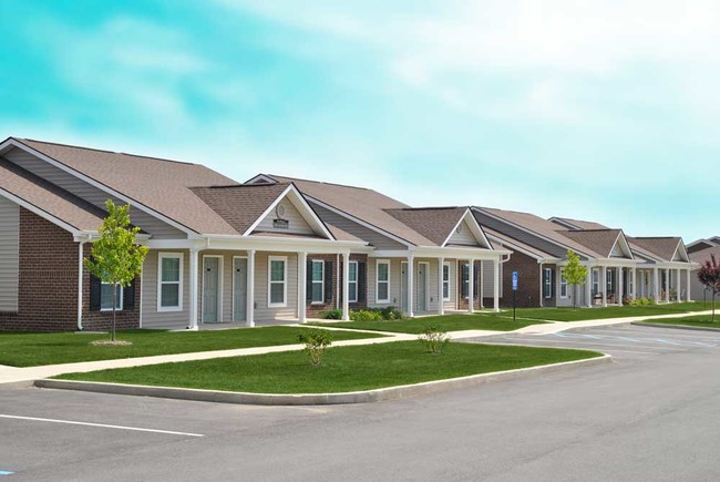 Cottages at Sheek Road Apartments in Greenwood, IN - Foto de edificio - Building Photo