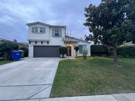 2020 Golden Way in Dinuba, CA - Building Photo