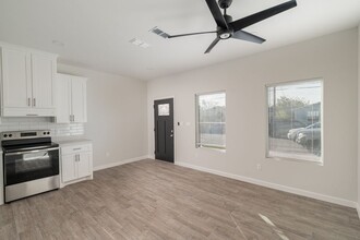 1219 S 16th St in McAllen, TX - Building Photo - Building Photo
