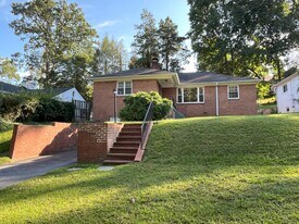 5612 Massachusetts Ave in Bethesda, MD - Building Photo