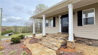 5215 Noah Rd in Cumming, GA - Building Photo - Building Photo