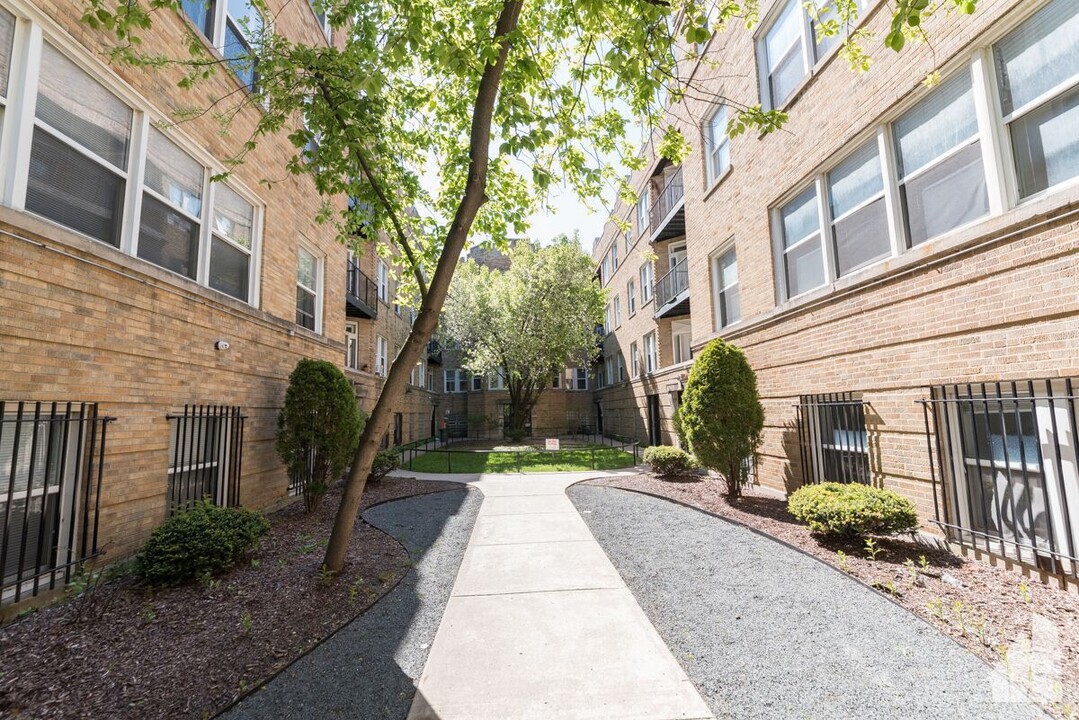 1838 N Humboldt Blvd, Unit 1A in Chicago, IL - Building Photo