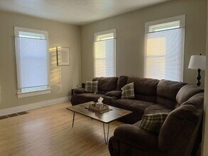 704 Niagara St in Eau Claire, WI - Foto de edificio - Building Photo