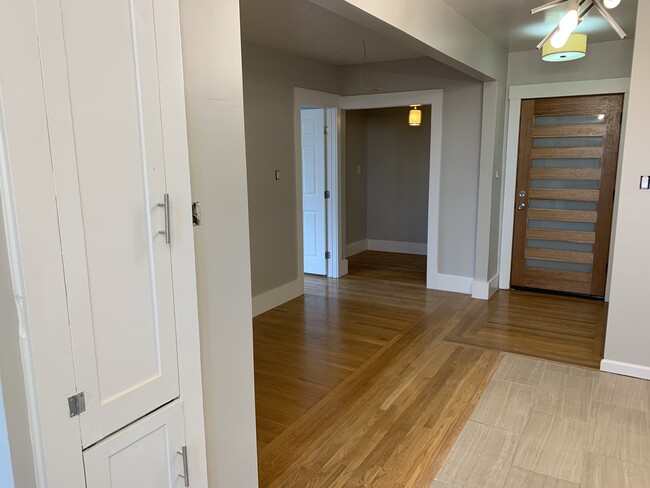 147 Birch St, Unit 3 in Redwood City, CA - Foto de edificio - Building Photo