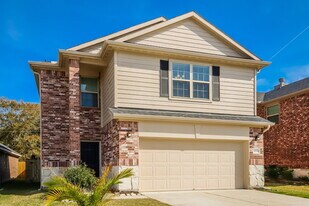 5223 Gulf Stream Ln in Bacliff, TX - Building Photo