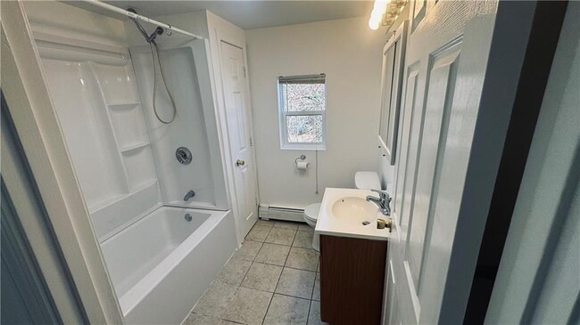 968 Plainfield St in Johnston, RI - Building Photo - Building Photo