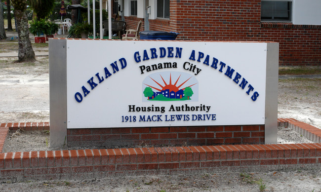 Oakland Garden Apartments in Panama City, FL - Building Photo - Building Photo