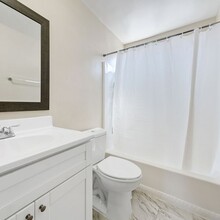 500 Almond Ave in Long Beach, CA - Building Photo - Interior Photo