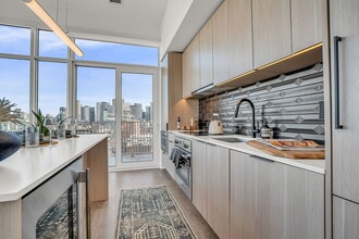 88 Bathurst St in Toronto, ON - Building Photo - Building Photo