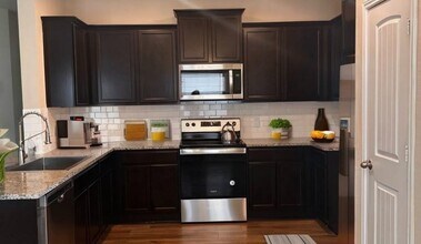 172 Onna St in Taylor, TX - Building Photo - Building Photo