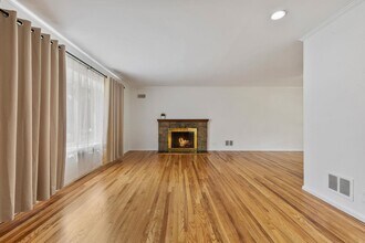 15 Bonnie Meadow Rd in Scarsdale, NY - Building Photo - Building Photo