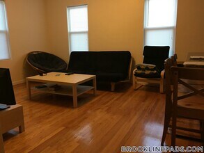 5 Smythe St, Unit 3 in Brookline, MA - Foto de edificio - Building Photo