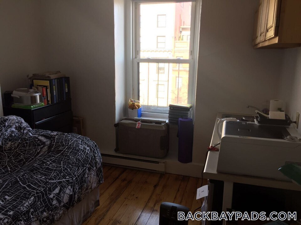 405 Beacon St in Boston, MA - Building Photo