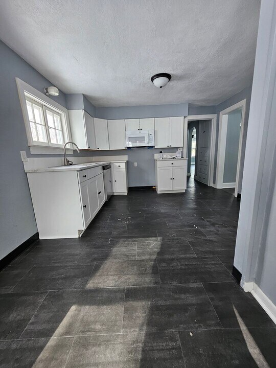 6012 Meridian Dr in Erie, PA - Building Photo