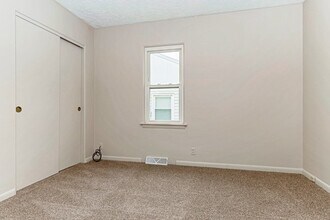 1003 N Morris Ave in Bloomington, IL - Building Photo - Building Photo