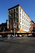 288 Grand St in New York, NY - Building Photo - Building Photo