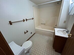 426 S Johnson St in Iowa City, IA - Building Photo - Building Photo