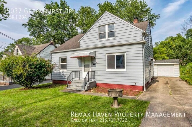 5037 Greenhurst Dr in Maple Heights, OH - Building Photo - Building Photo