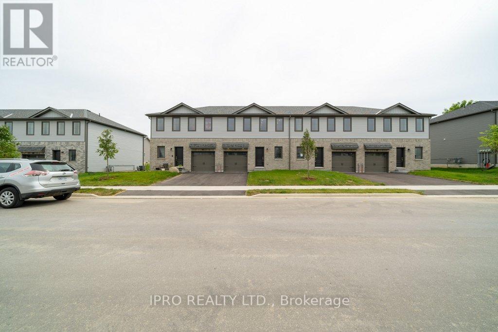 44 Campbell Cres in Prince Edward, ON - Building Photo