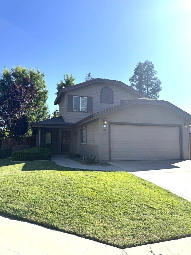 property at 829 E Chickadee Ct