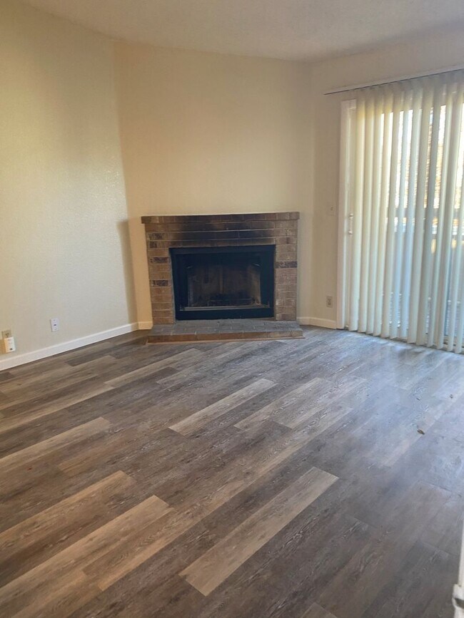 555 E Patriot Blvd in Reno, NV - Building Photo - Building Photo