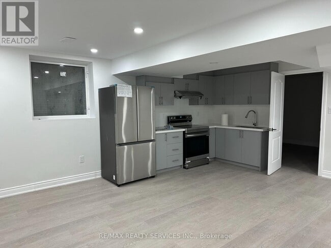 property at 27 Roulette Cres