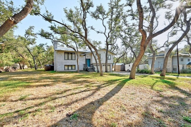 10102 Murmuring Creek Dr in Austin, TX - Building Photo - Building Photo