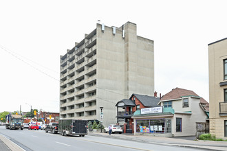 Le Marquis in Ottawa, ON - Building Photo - Building Photo