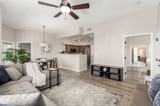 9303 Gilcrease Ave in Las Vegas, NV - Building Photo - Building Photo