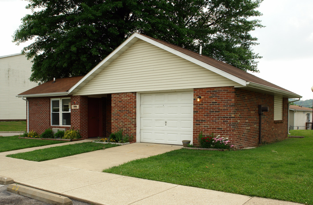 Maplewood Apartments in Poca, WV - Building Photo