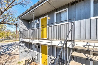 903 Springdale Rd in Austin, TX - Building Photo - Building Photo