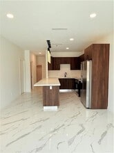 3018 S K Center St, Unit 2 in McAllen, TX - Building Photo - Building Photo