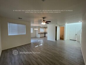 16432 S 10th St in Phoenix, AZ - Foto de edificio - Building Photo