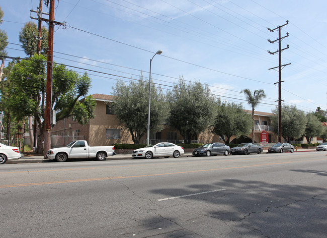 15025 Vanowen Street in Van Nuys, CA - Building Photo - Building Photo