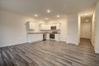 325 Penn Sta Wy in Euharlee, GA - Building Photo - Building Photo