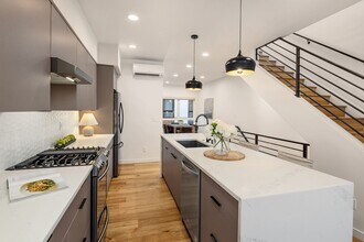 9709 Roosevelt Way NE in Seattle, WA - Building Photo - Building Photo