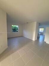 16202 SW 147th Ave in Miami, FL - Foto de edificio - Building Photo