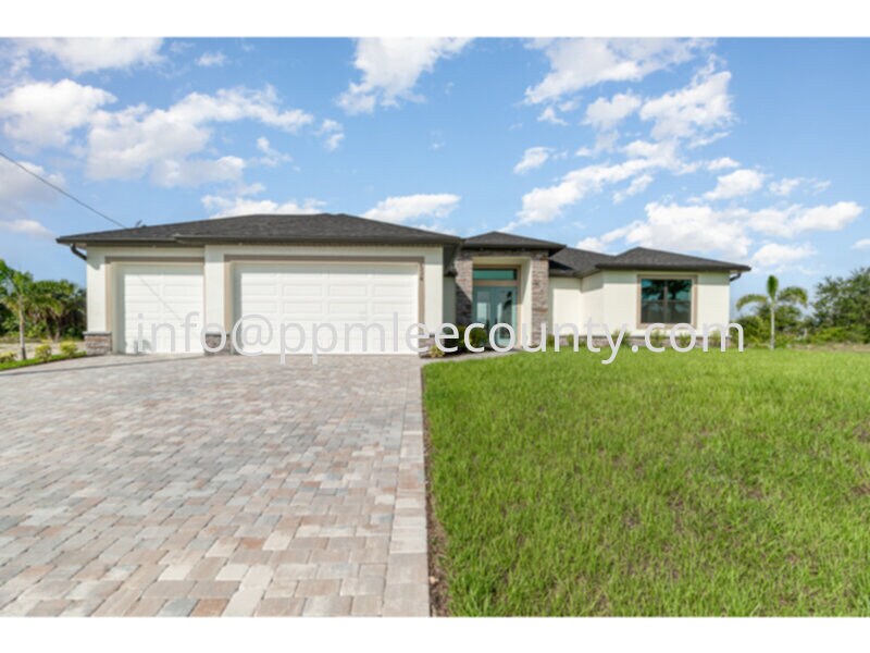 15619 Staunton Cir in Port Charlotte, FL - Building Photo