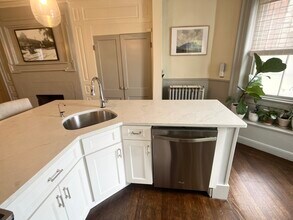 64 Bartlett St, Unit 2 CO in Boston, MA - Building Photo - Building Photo